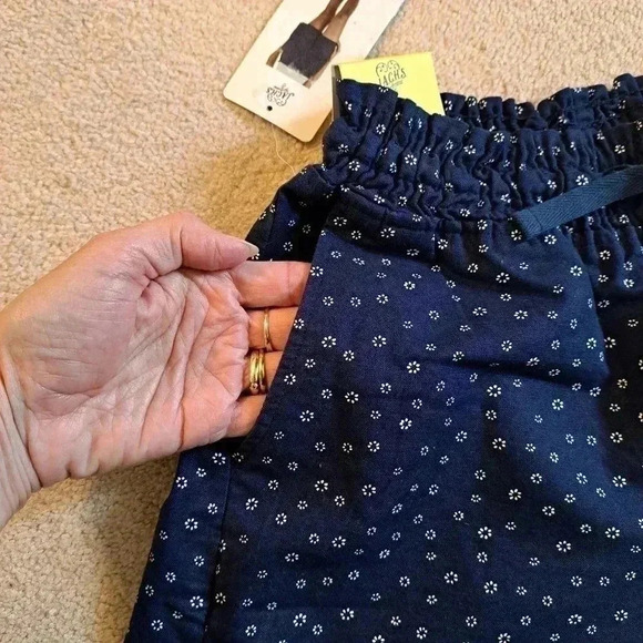 NWT Jachs  Girlfriend Shorts Small Paperbag Waist Navy and White Micro Floral - Picture 11 of 12